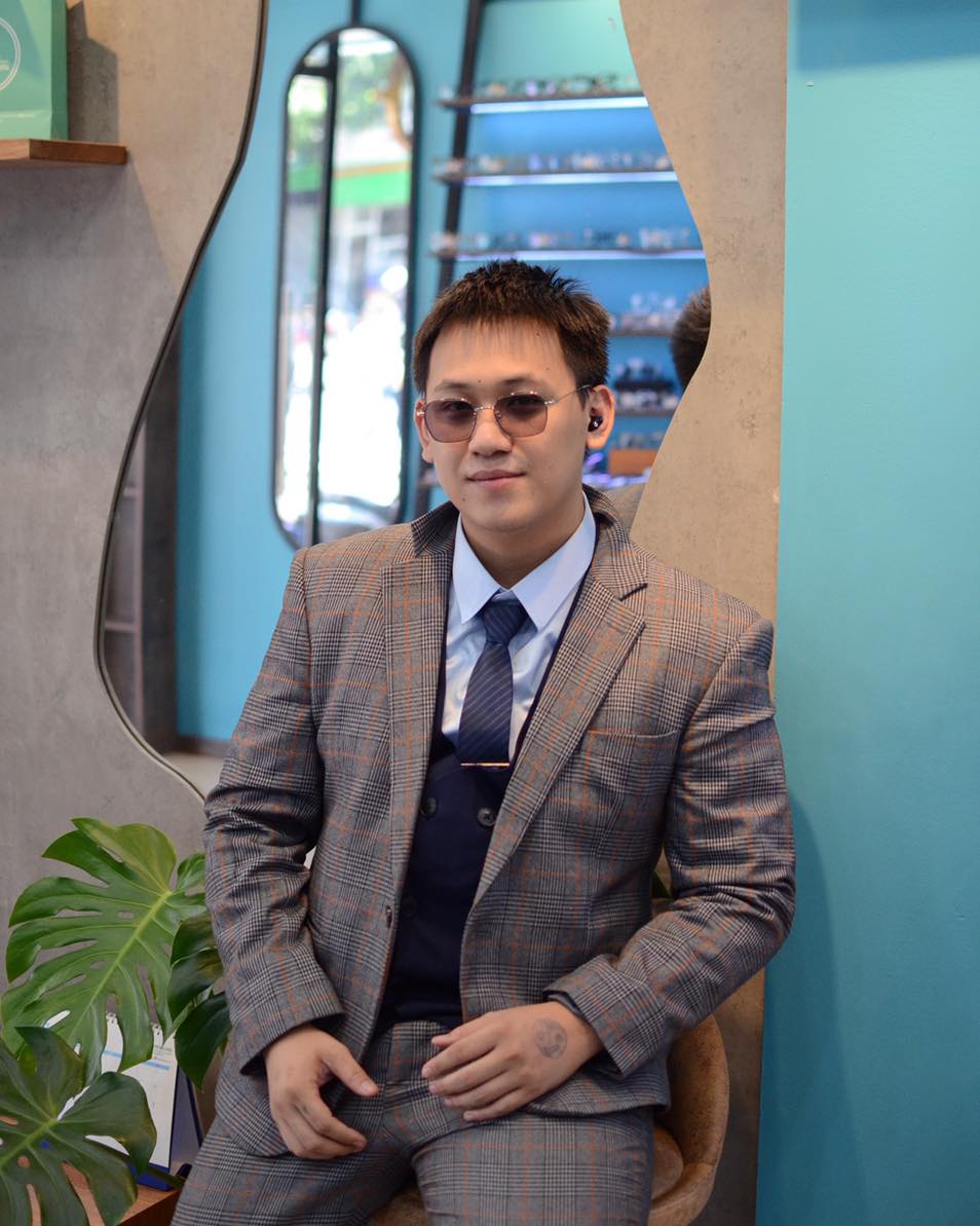 khach hang mua kinh morell nha trang